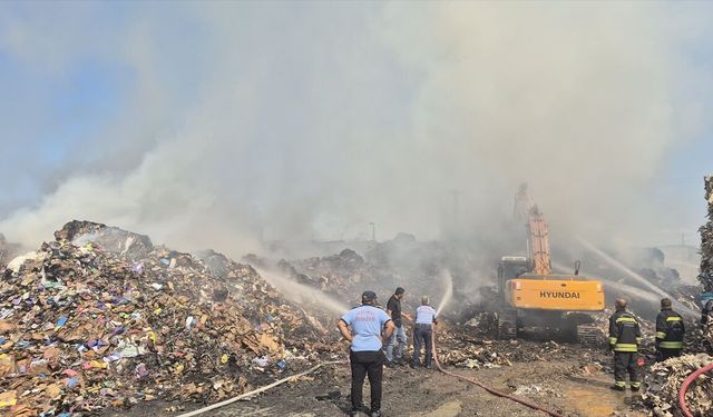 Gaziantep'te Kağıt Fabrikası Yangını Söndürüldü