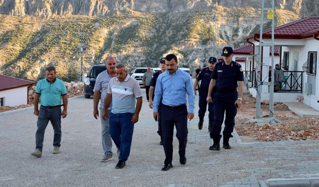 Kahta'da deprem konutları yerinde incelendi