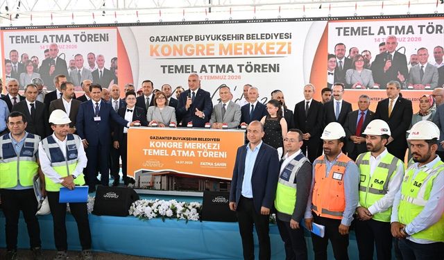 Bakan Ersoy, Gaziantep'te temel attı, açılış yaptı