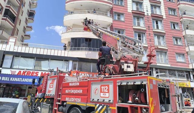 Mardin'de Apartman Yangını: 7 Kişi Dumandan Etkilendi