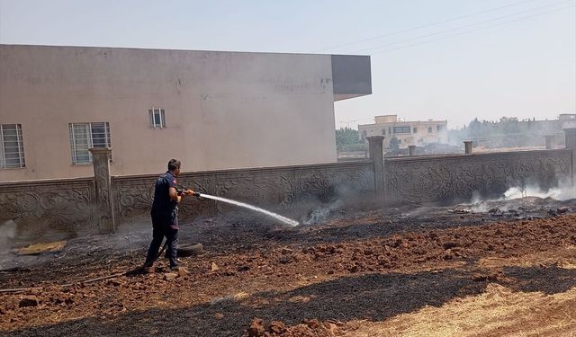 Derik'te Çıkan Anız Yangınına Ekipler Müdahale Ediyor