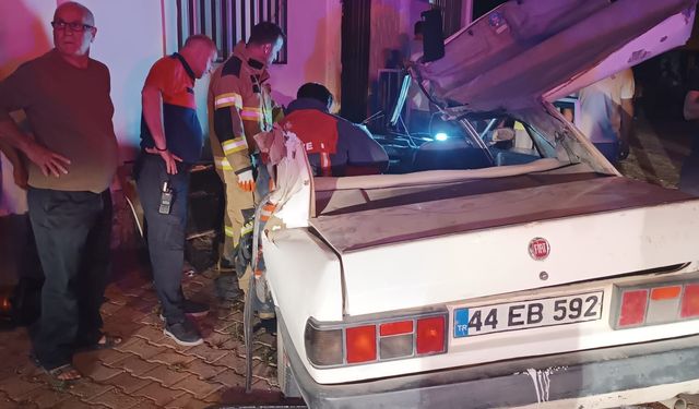 Kızıltepe'de otomobil ile traktör çarpıştı: 1'i çocuk 4