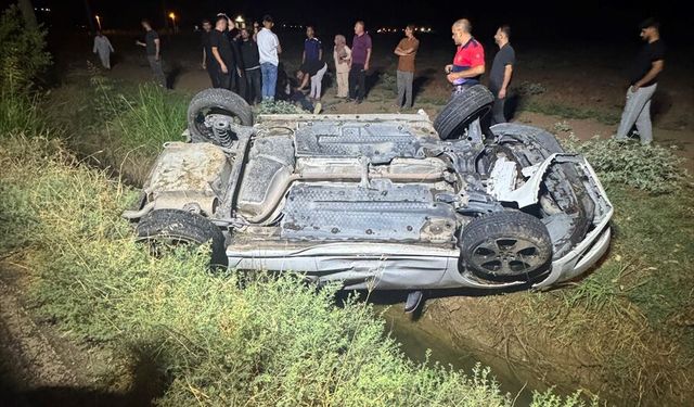 Nusaybin'de otomobil sulama kanalına devrildi: 3 yaralı