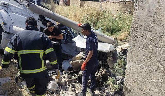 Kızıltepe'de Tır ve Otomobil Çarpıştı: Bir Kişi Yaralandı