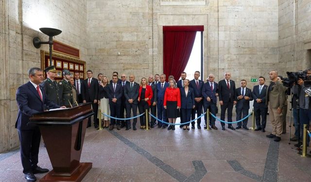 Özgür Özel: “Egemenliği yeniden milletin yapacağız”