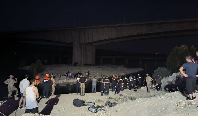 Fırat Nehri'nde Mahsur Kalan 26 Kişi Kurtarıldı