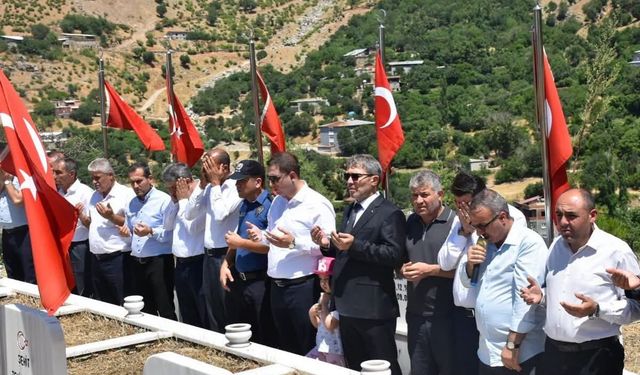 Sason Şehitliğini Ziyaret Etti