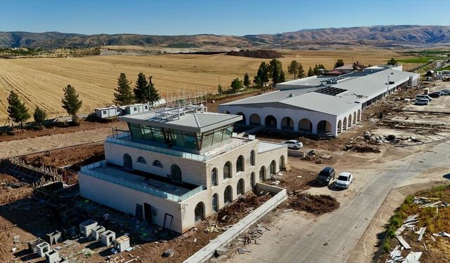 Siirt Havalimanı Terminal ve Diğer Binaların Yapımı Sürüyor