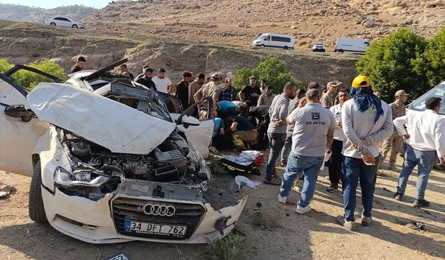 Şırnak'ta otomobilin şarampole devrilmesi sonucu 4 kişi