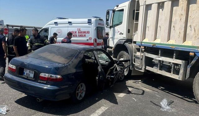 Batman'da otomobil ve kamyon çarpıştı: 4 yaralı
