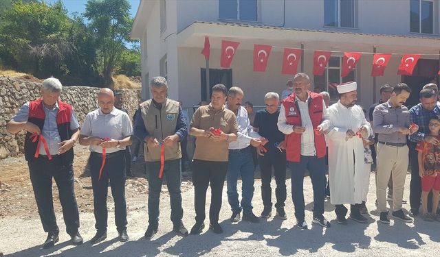 Depremde Yıkılan Cami Yeniden İbadete Açıldı