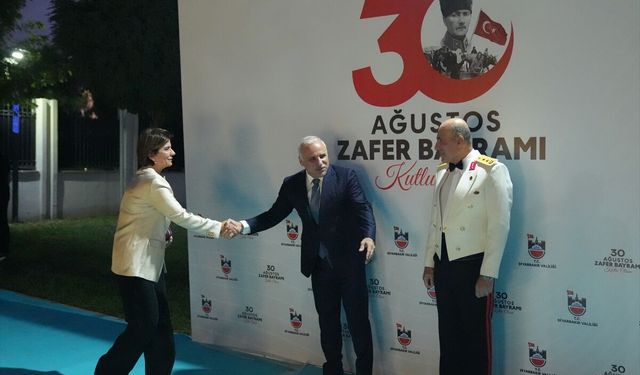 Diyarbakır'da Zafer Bayramı Resepsiyonu Düzenlendi