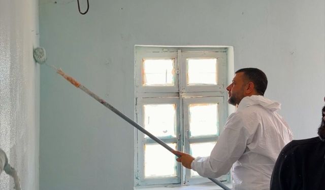 Belediye ihtiyaç sahibinin evini yeniledi