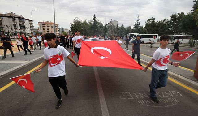 Gaziantep'te Zafer Bayramı Coşkulu Yürüyüşle Kutlandı