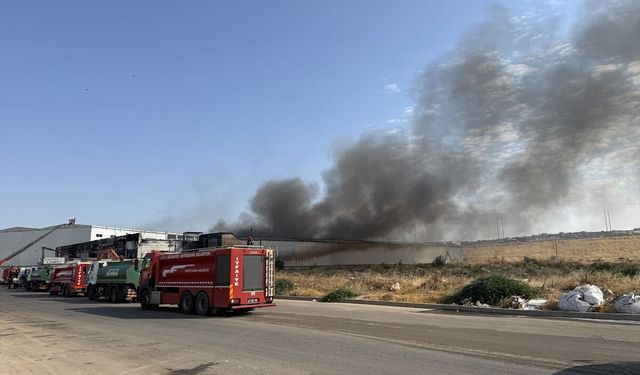 Gaziantep'te Elyaf Fabrikası Yangını Söndürüldü