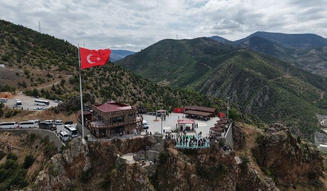 Gümüşhane Cam Terası Ziyaretçi Akınına Uğradı