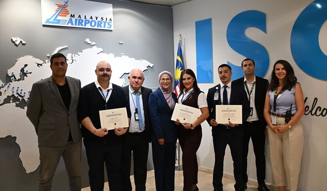 Sabiha Gökçen'de nefes alamayan çocuğu kurtardılar