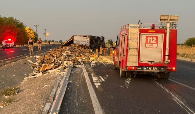 Nusaybin'de tırın devrilmesi sonucu 2 kişi yaralandı