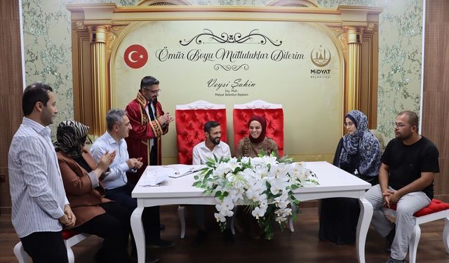 Mardin'de İşitme Engelli Çift, İşaret Diliyle Evlendi
