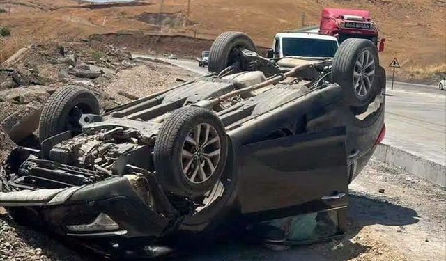 Cizre'de Otomobil Devrildi: Bir Kişi Yaralandı