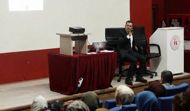 Adıyaman Gençlik ve Spor Personeline Protokol Eğitimi