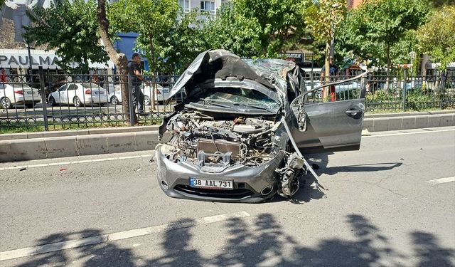 Batman’da SUV ile hafif ticari araç çarpıştı: 1 yaralı