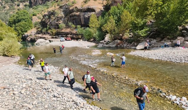 Batman'daki Zore Kanyonu Diyarbakır'dan gelen doğaseverleri ağırladı