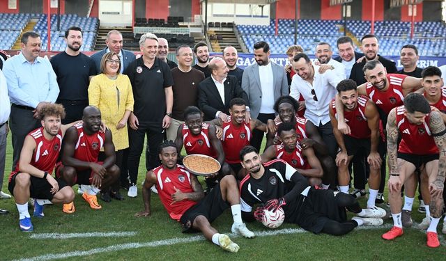 Vali Çeber ve Başkan Şahin'den Gaziantep FK'ye moral