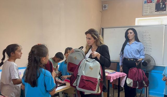 Mardinli Öğrencilere Kırtasiye ve Çanta Desteği