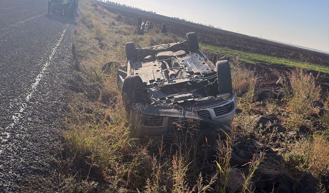Siverek'te Otomobil Şarampole Devrildi: 4 Yaralı