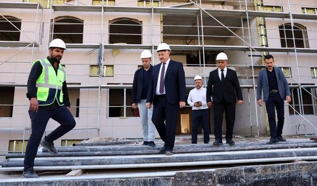 Vali Küçük, SGK’nın Yeni Hizmet Binasını İnceledi