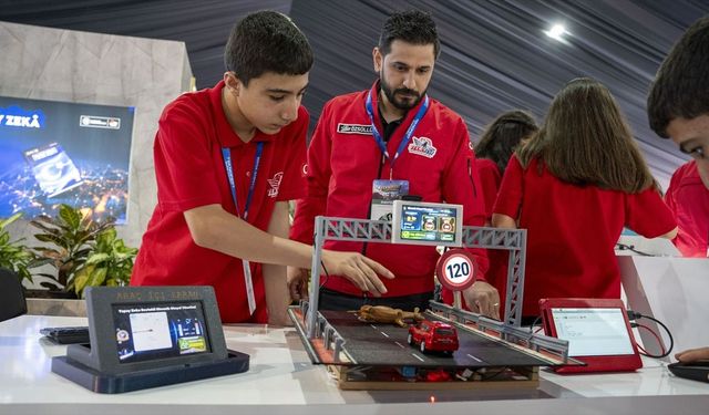 İkizlerden Akıllı Trafik Sistemi TEKNOFEST'te Birinci Oldu