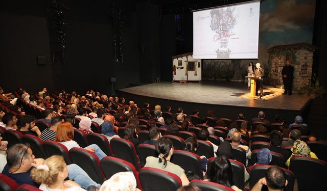 Diyarbakır Tiyatro Festivali 'Nalınlar' İle Başladı