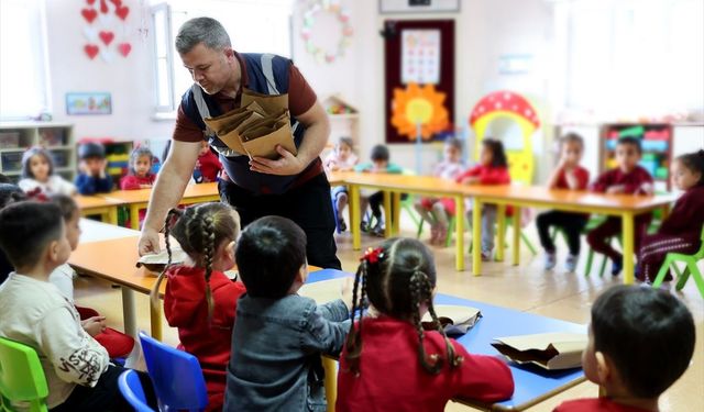 Gaziantep'te Anaokulu Öğrencilerine Simit ve Süt Desteği