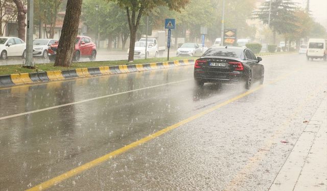 Gaziantep'te Sağanak Yağış Hayatı Olumsuz Etkiledi