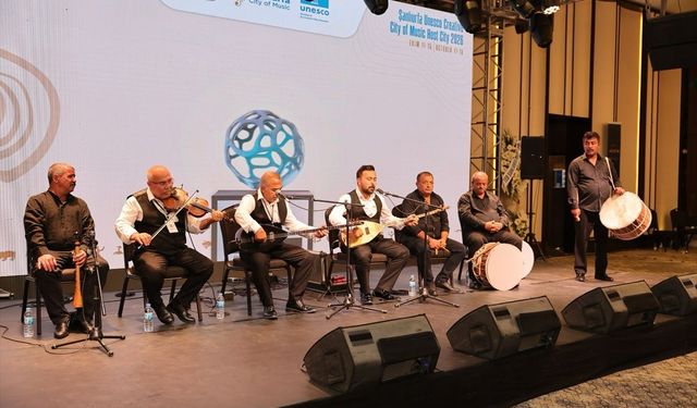 Şanlıurfa'da Müzik Toplantısında Aşıklar Sahne Aldı