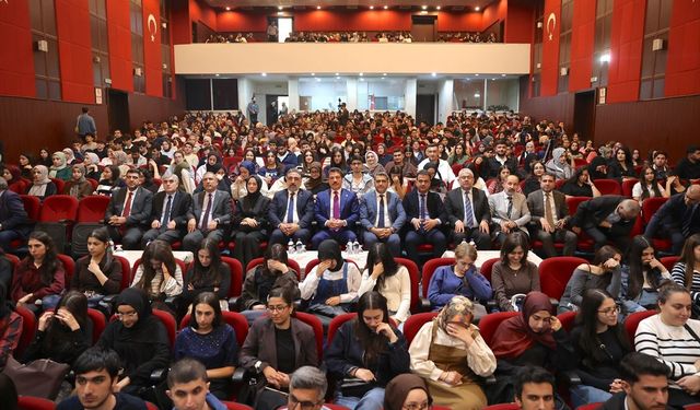 Yüksel, Mardin'de Öğrencilere Uluslararası Hukuku Anlattı