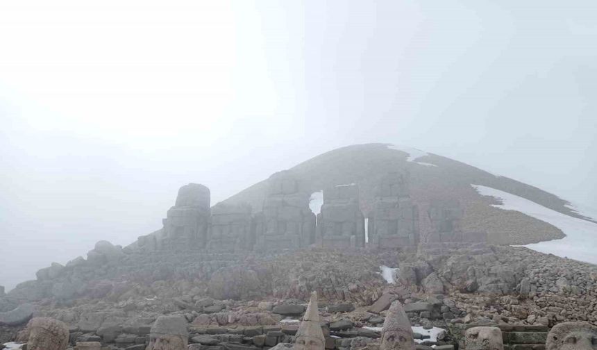 Nemrut Dağı’ndaki heykeller depremde zarar görmedi