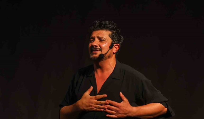 Sanatçı Kürşat, Türkü Tiyatrosuyla Gazi şehirlerle buluştu