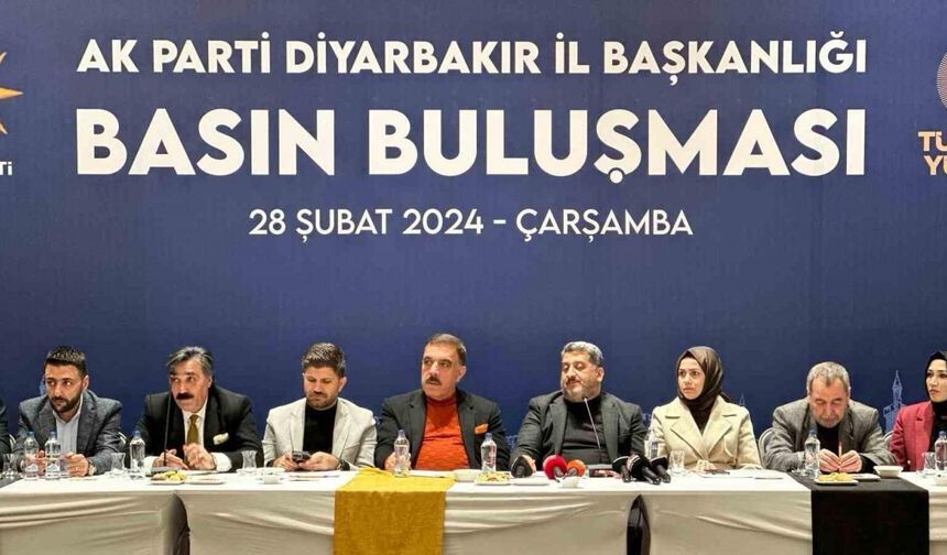 AK Parti Diyarbakır İl Başkanı Raşit Ocak basın mensuplarıyla bir araya geldi