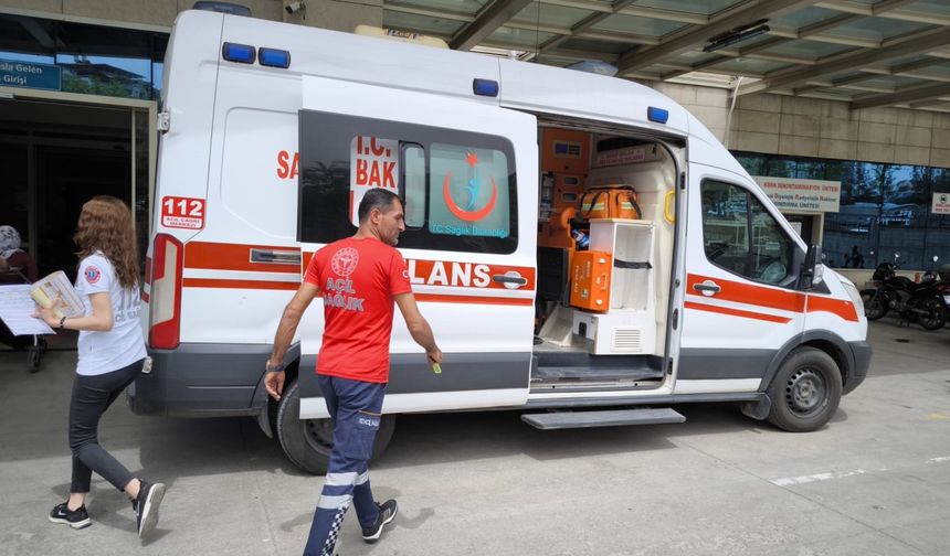 Siirt'te minibüs ile otomobilin çarpıştığı kazada 7 kişi yaralandı