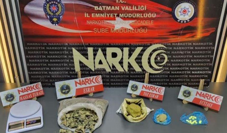 Narkotik ekipler 2 kilo 757 gram uyuşturucu ele geçirildi