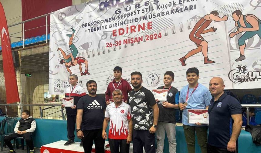 Berat Alkan güreşte Türkiye şampiyonu  