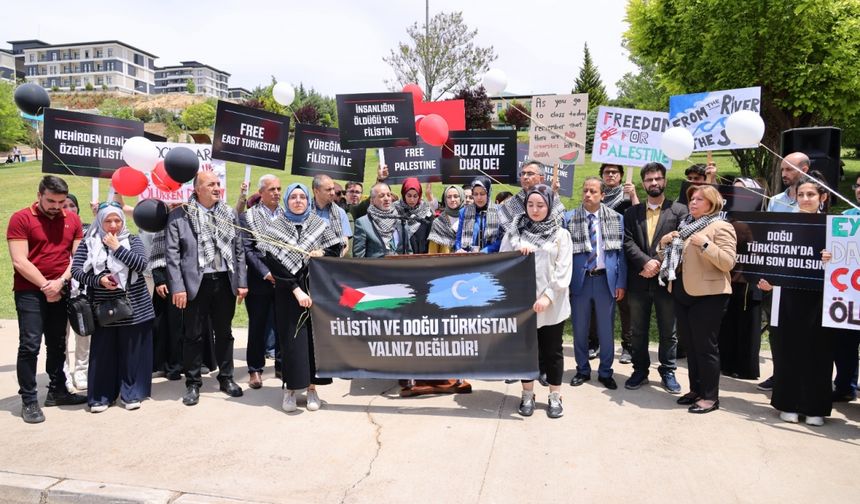 Gaziantep'te üniversite öğrencileri ve akademisyenler Filistin için sessiz yürüyüş yaptı