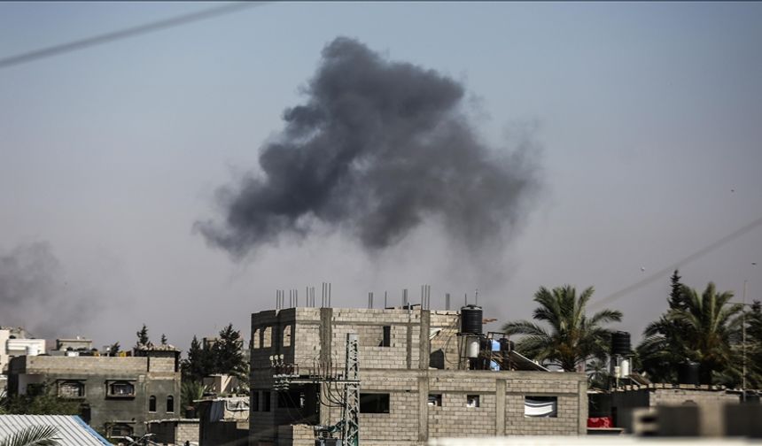İsrail, Gazze'deki  sivil yerleşim bölgelerini hedef aldı