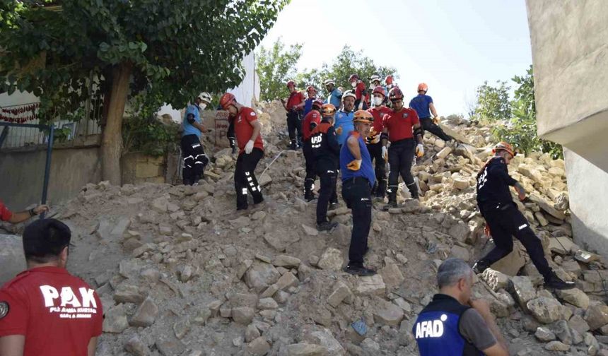 Dicle ilçesinde 61 personelle gerçeği aratmayan deprem tatbikatı