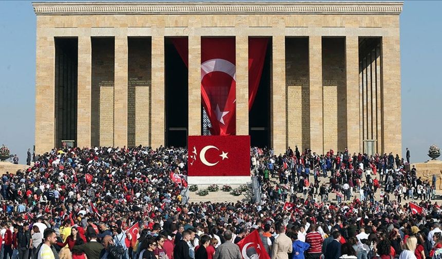 Mustafa Kemal Atatürk'ün "En büyük eserim" dediği Türkiye Cumhuriyeti 101. yılını kutluyor