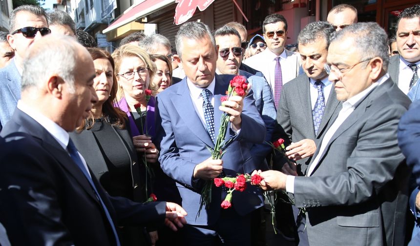 CHP Başkanı Özel, Diyarbakır'da MYK ve PM üyeleriyle buluştu