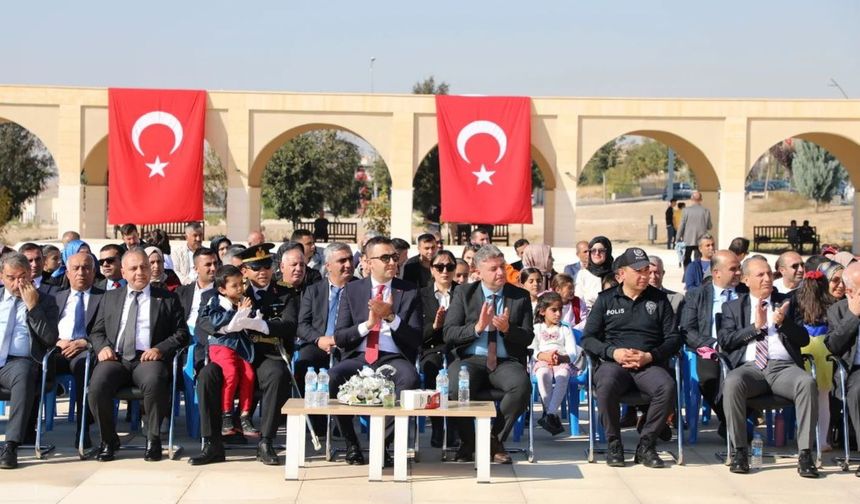 Hasankeyf'te  Türkiye Cumhuriyeti'nin 101. yıl dönümü törenle kutlandı