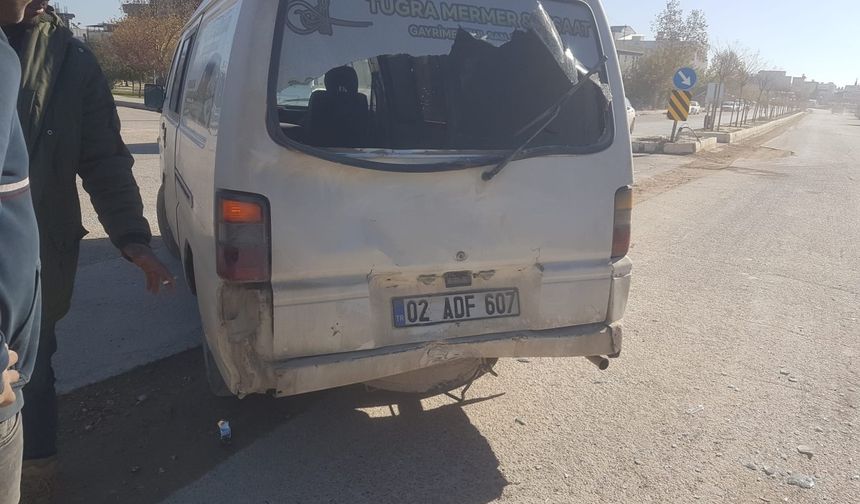 Adıyaman’da motosiklet minibüse arkadan çarptı